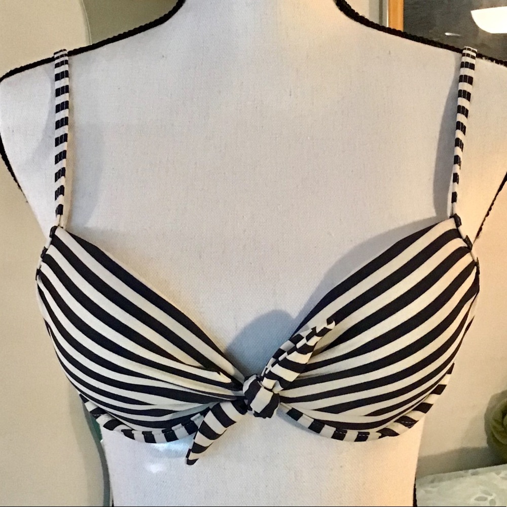 Xhilaration swim push up top with lining. Size S